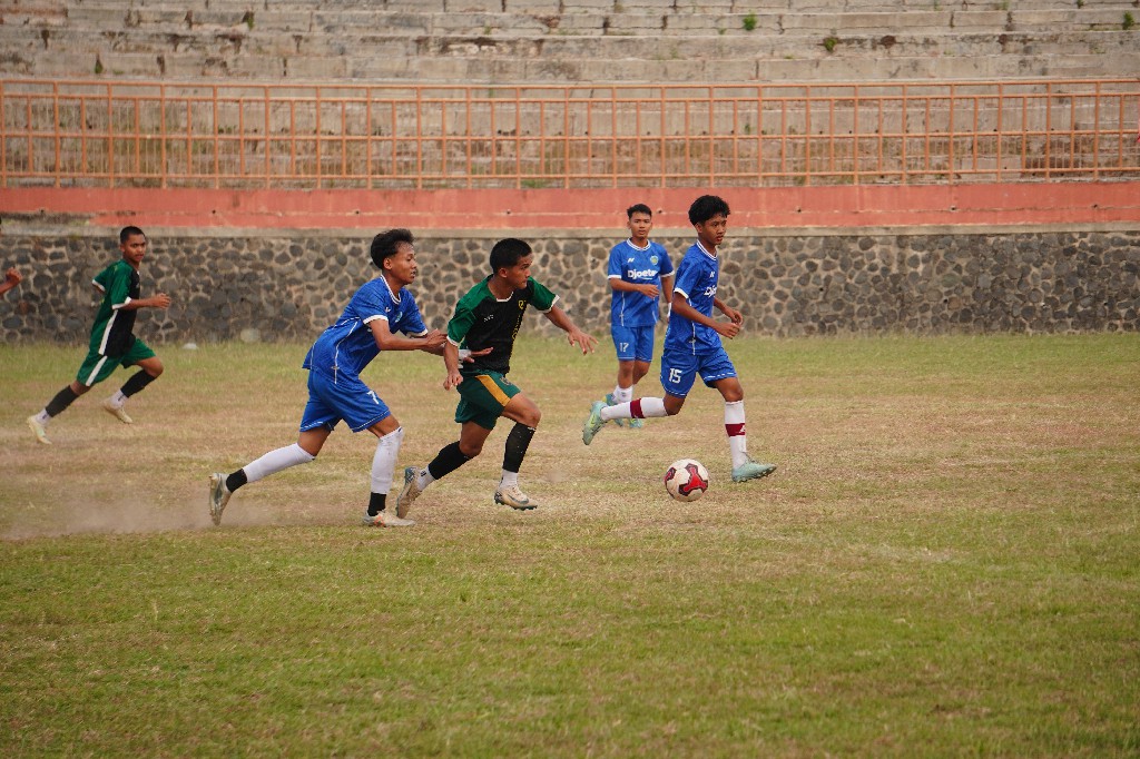 Tampil Pantang Menyerah, Tim SMKN 3 Pekalongan Amankan Kemenangan 2-1 atas SMK Syafi'i Akrom di Liga Pelajar Indonesia