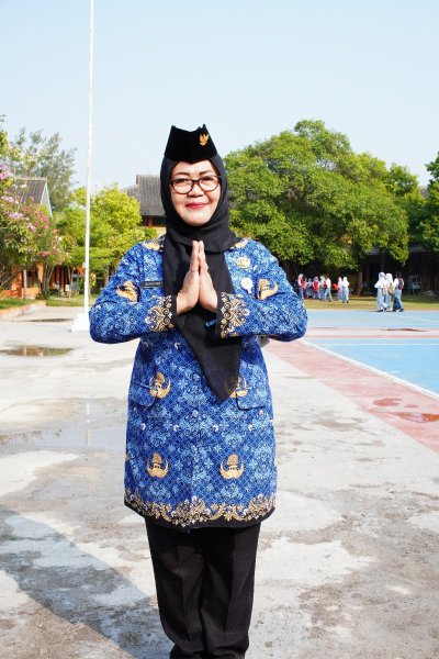 Drs. Sukowati, M.S.i